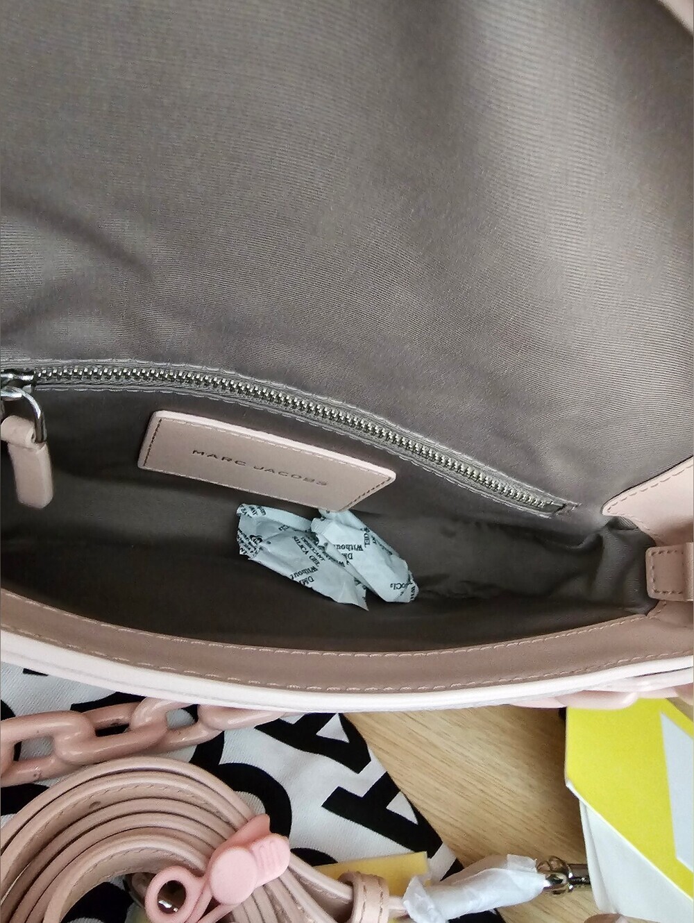 Marc Jacobs The leather shoulder Bag. - Picture 12 of 16